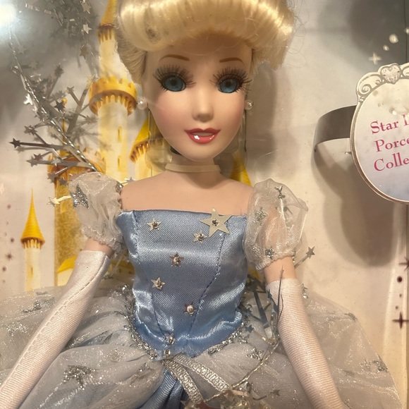 Disney’s Cinderella Brass Key Keepsakes Collector’s Edition Porcelain Doll - Picture 2 of 6